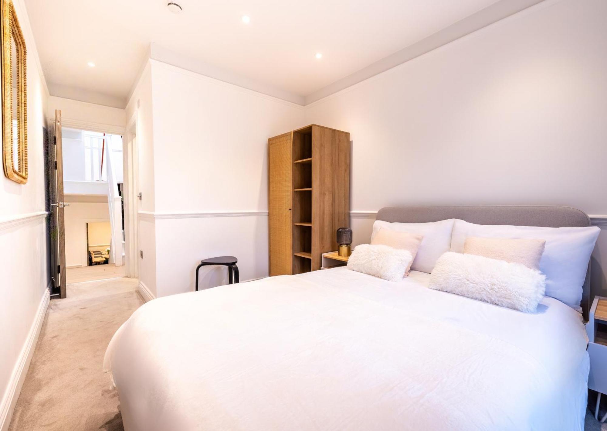The Stanley Apartment Teddington Exterior photo